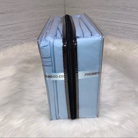 ⭐️SALE⭐️King 4pc Baby Blue Bedsheets - Picture 3 of 5